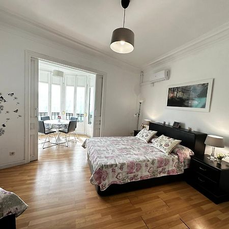 Rooms Tetu Барселона Экстерьер фото