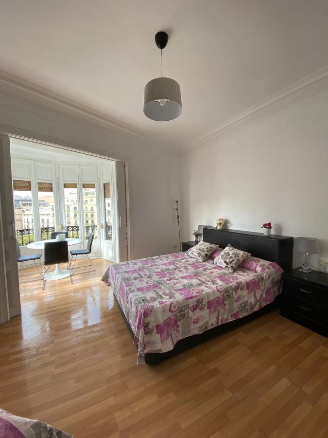 Rooms Tetu Барселона Экстерьер фото