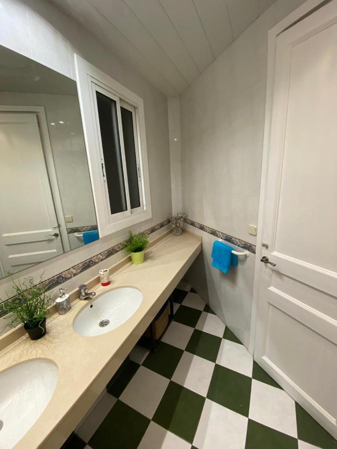 Rooms Tetu Барселона Экстерьер фото