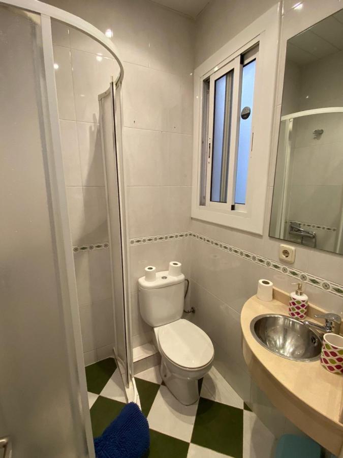 Rooms Tetu Барселона Экстерьер фото