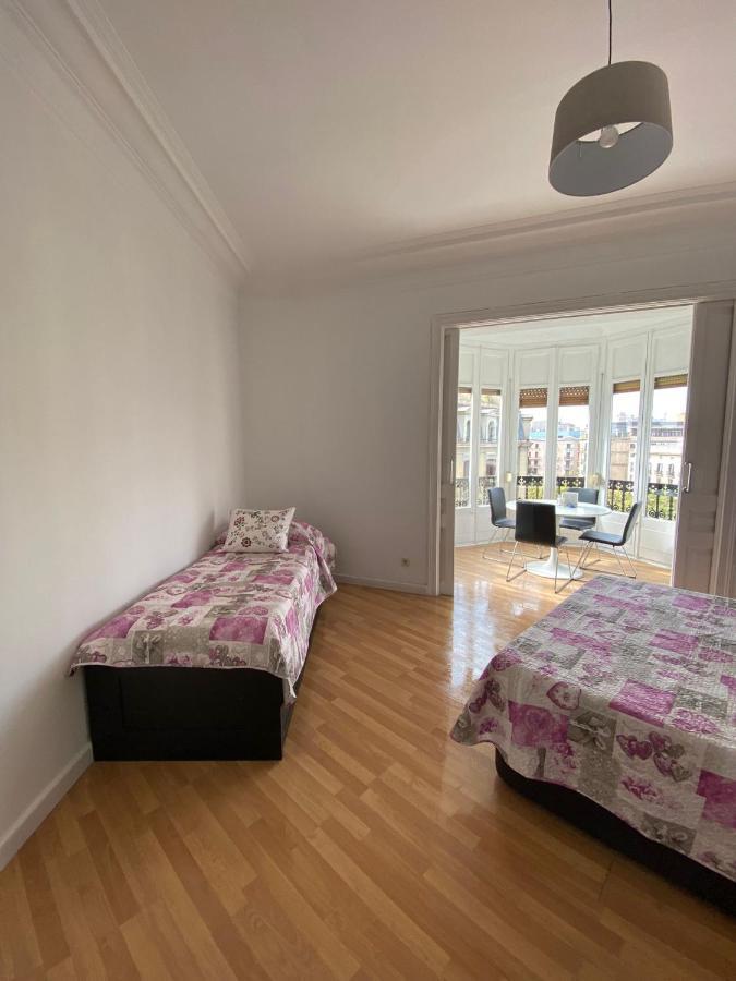 Rooms Tetu Барселона Экстерьер фото