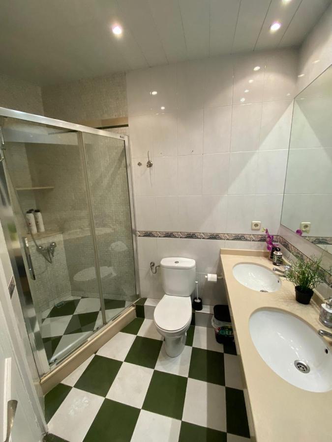 Rooms Tetu Барселона Экстерьер фото