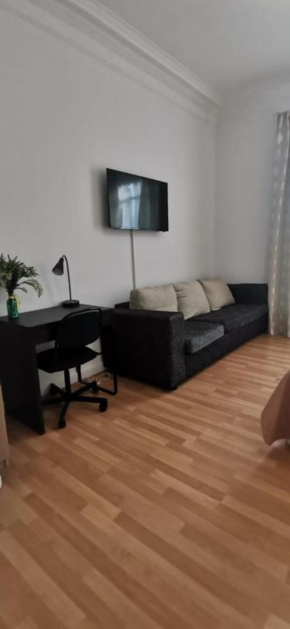 Rooms Tetu Барселона Экстерьер фото