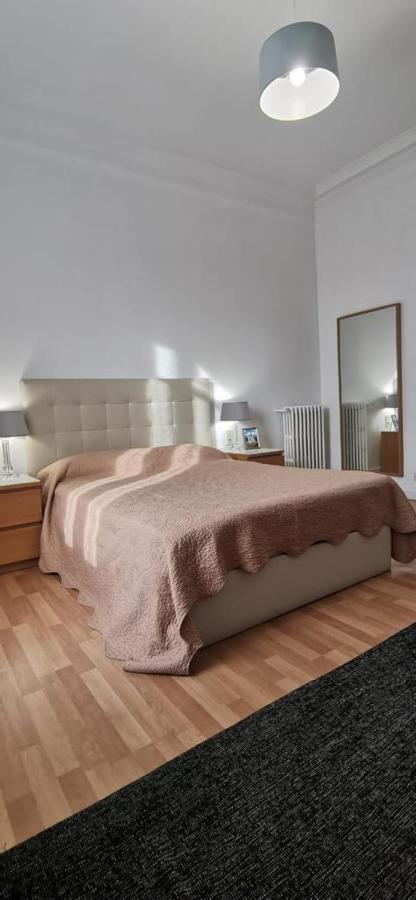 Rooms Tetu Барселона Экстерьер фото