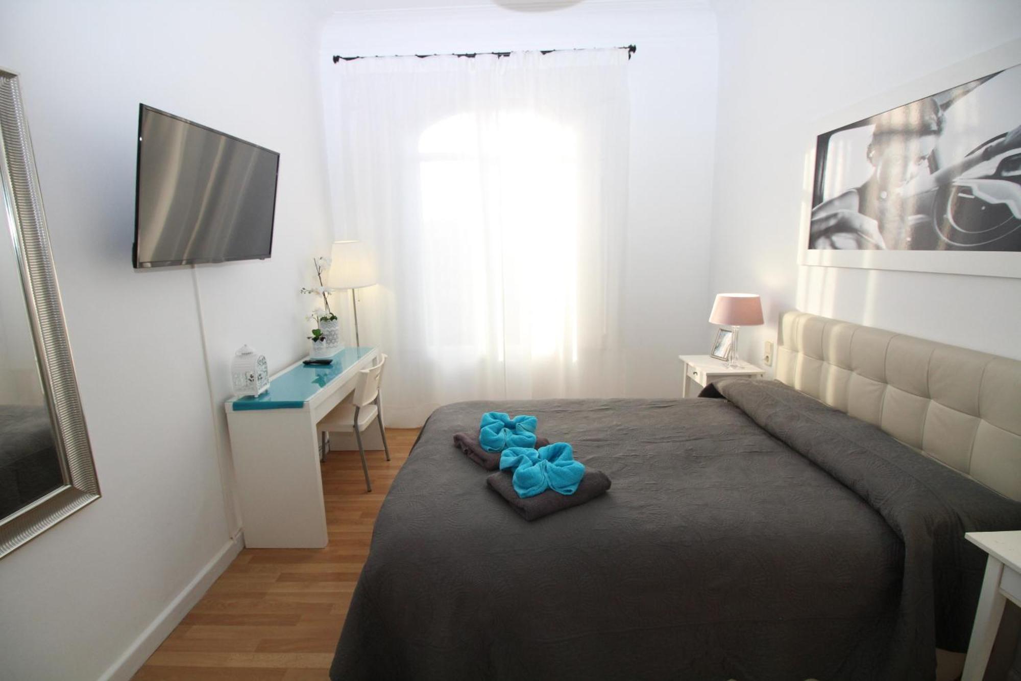 Rooms Tetu Барселона Экстерьер фото