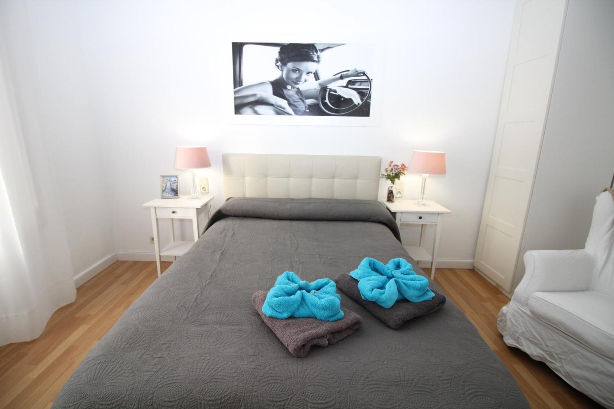 Rooms Tetu Барселона Экстерьер фото