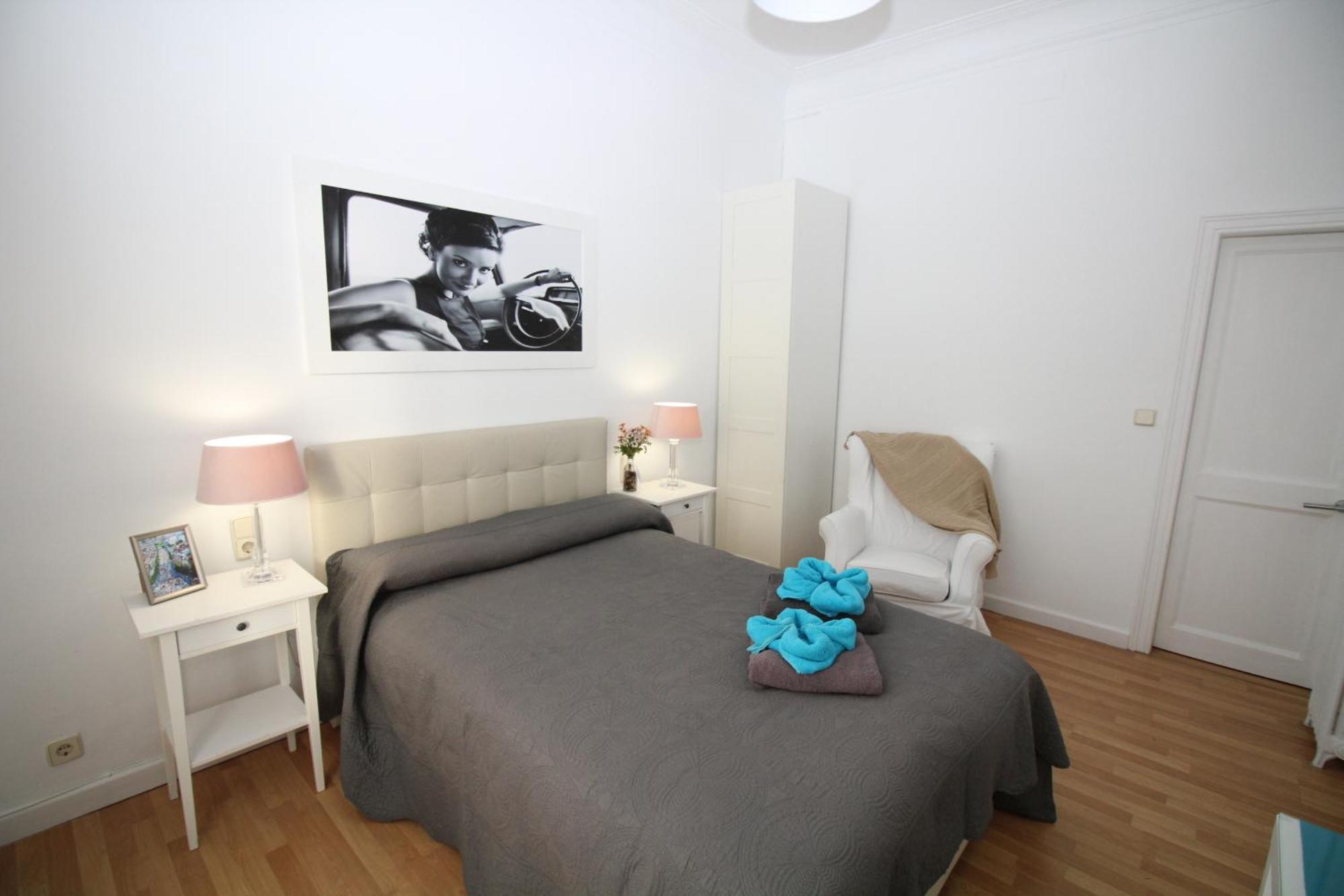 Rooms Tetu Барселона Экстерьер фото