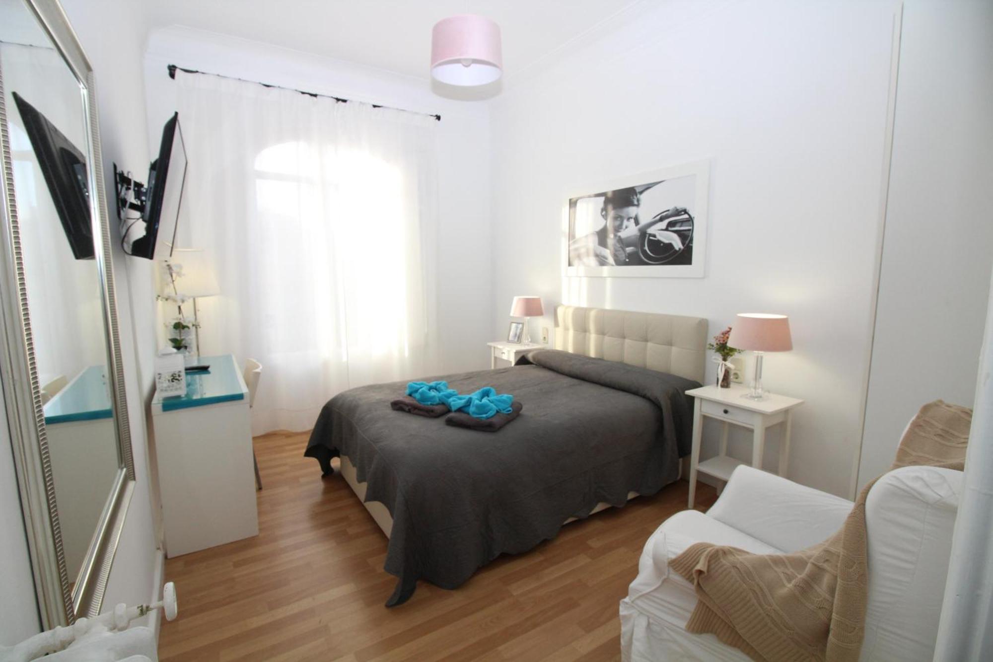 Rooms Tetu Барселона Экстерьер фото