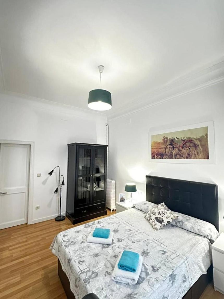 Rooms Tetu Барселона Экстерьер фото