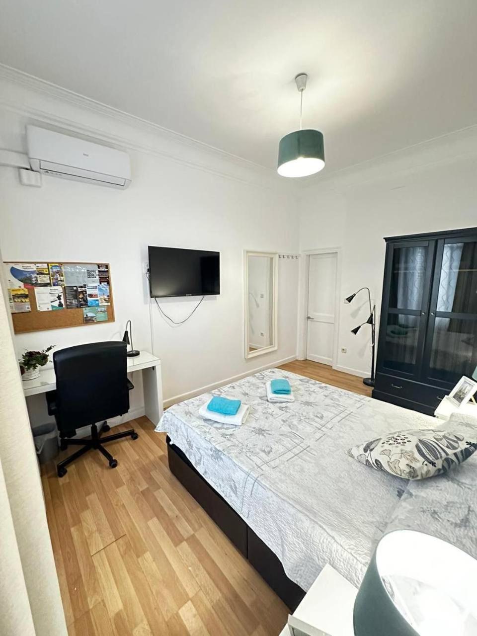 Rooms Tetu Барселона Экстерьер фото