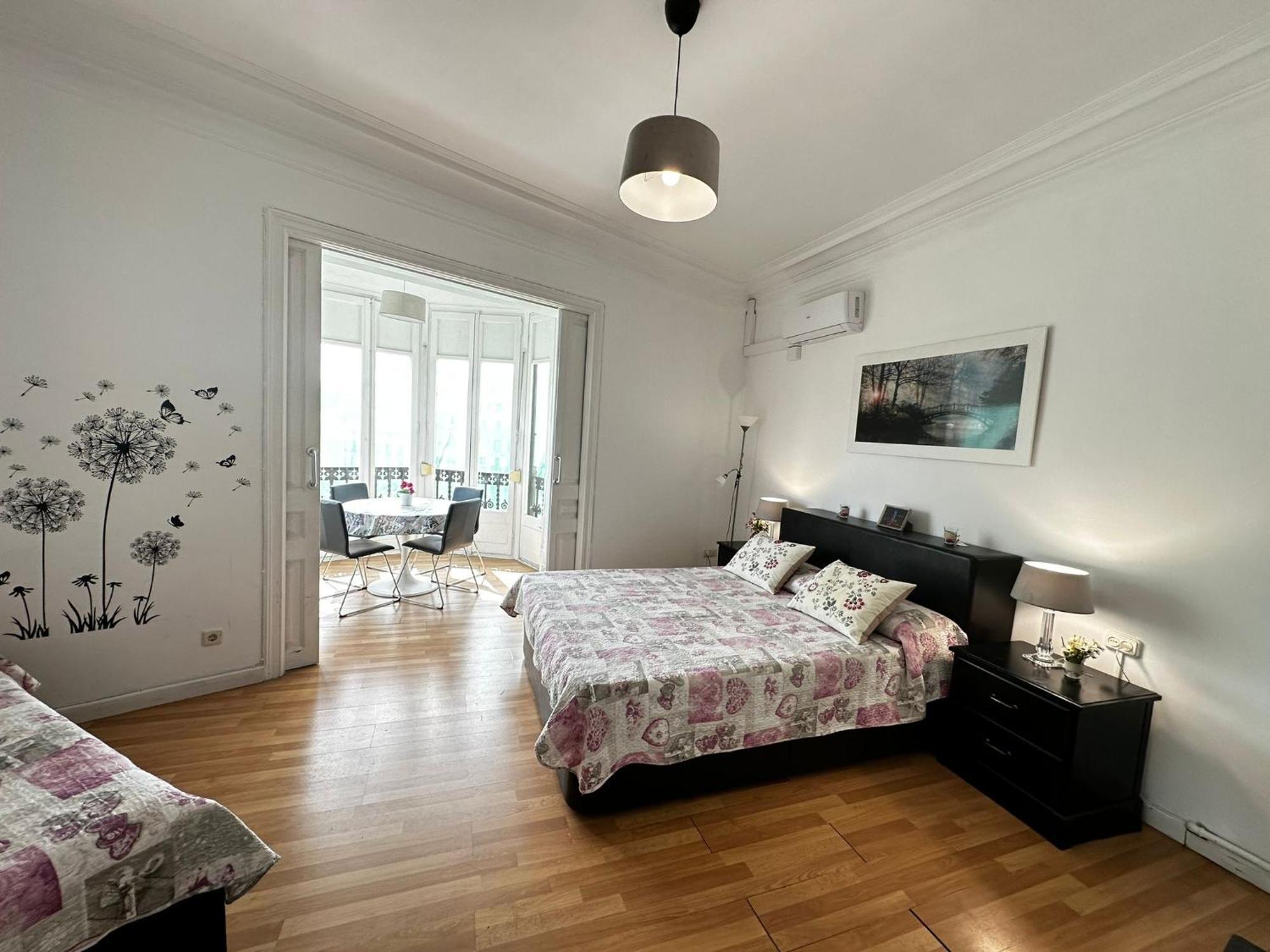 Rooms Tetu Барселона Экстерьер фото
