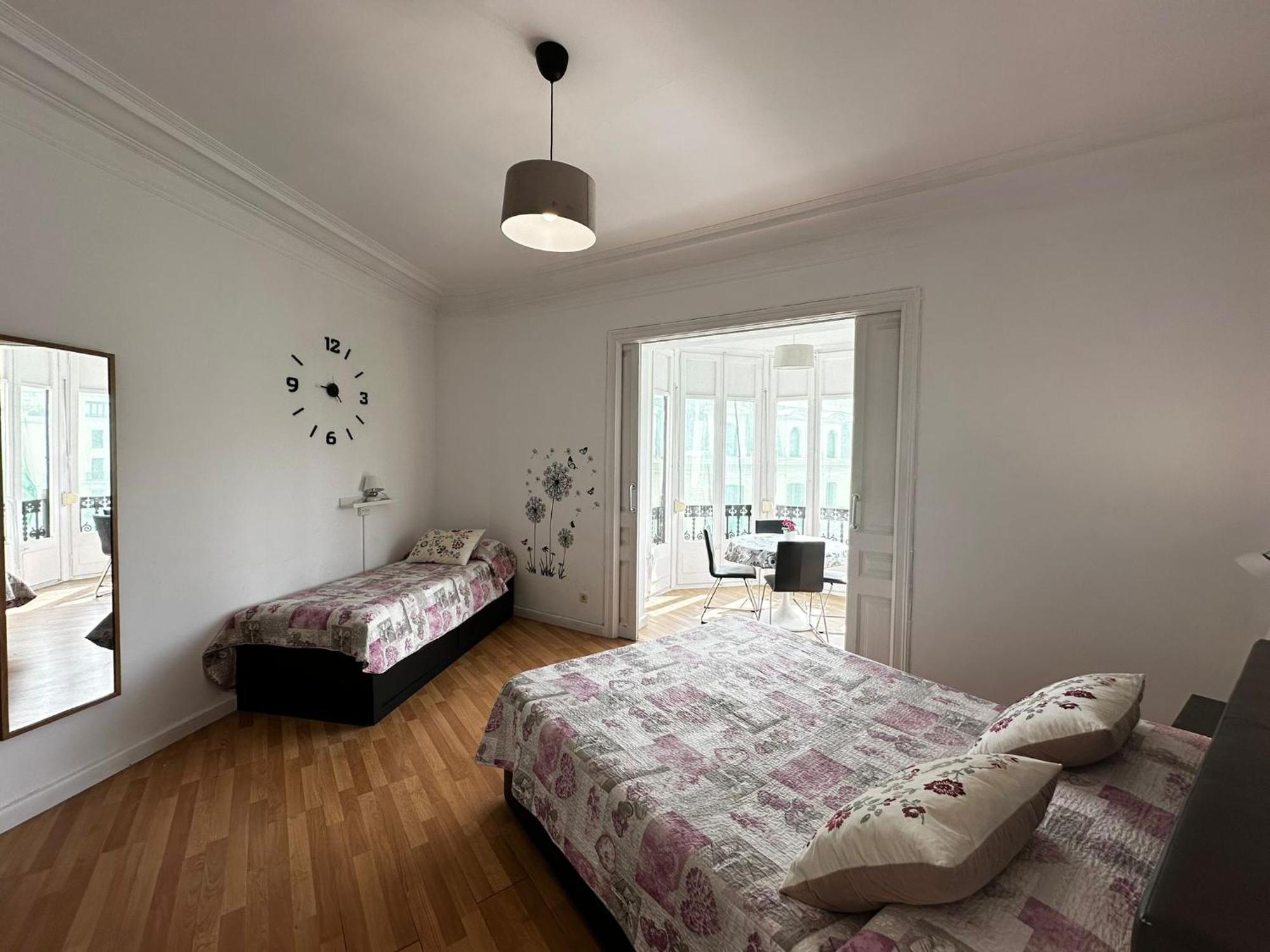 Rooms Tetu Барселона Экстерьер фото