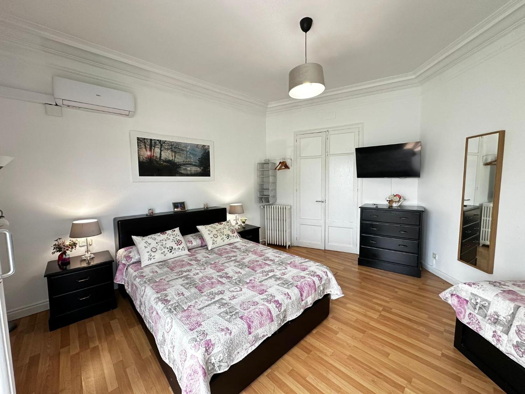Rooms Tetu Барселона Экстерьер фото