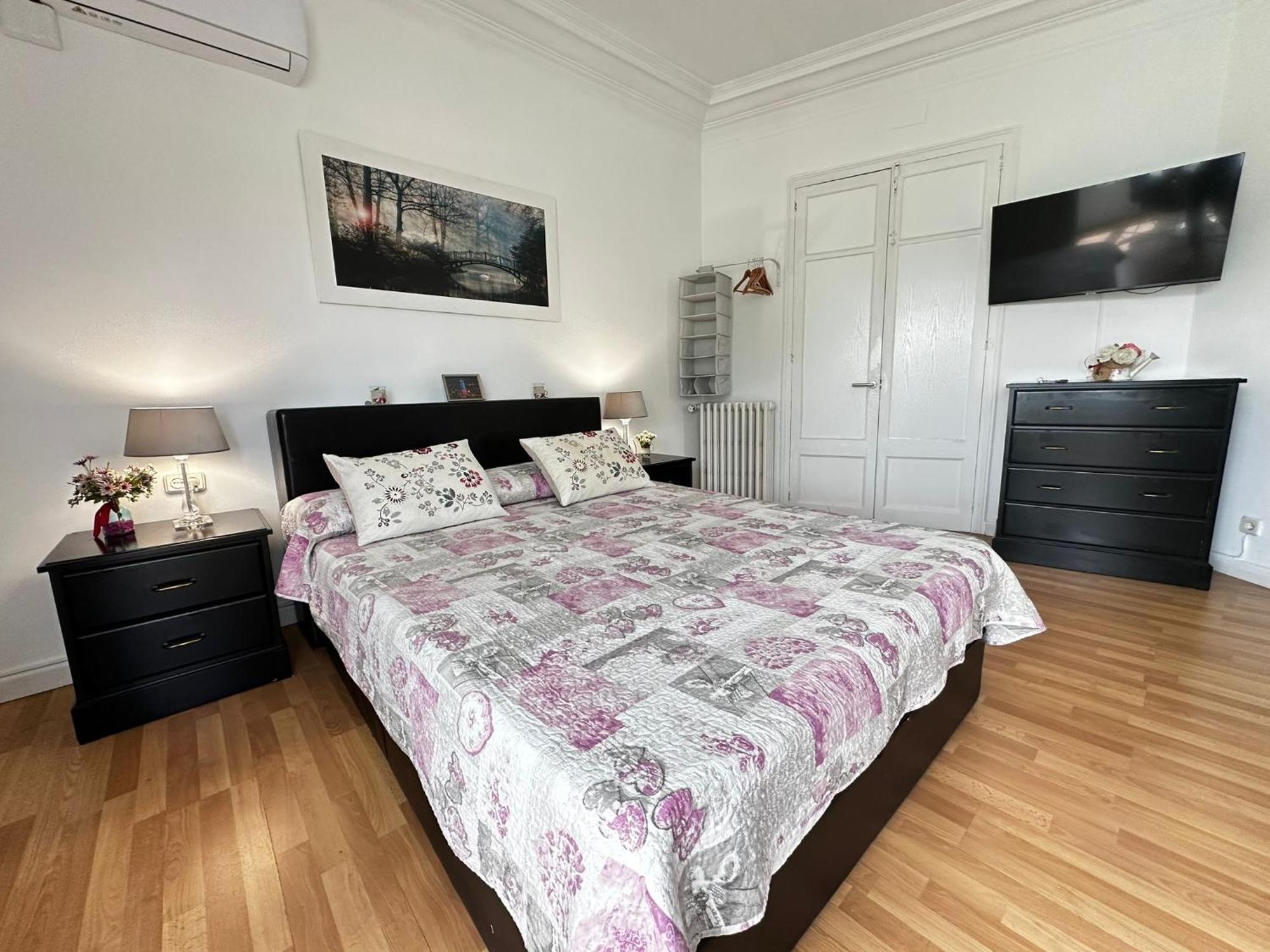 Rooms Tetu Барселона Экстерьер фото