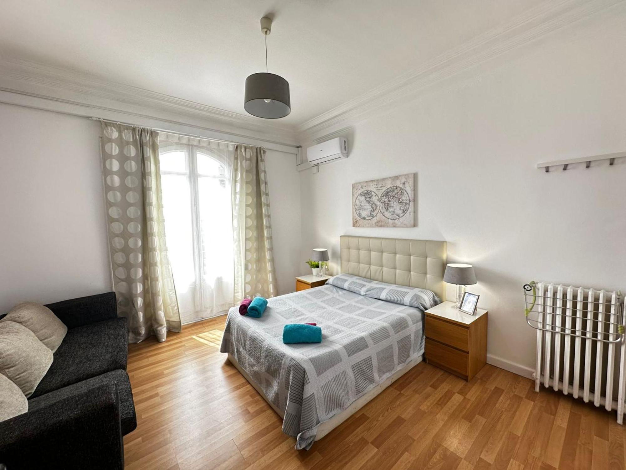 Rooms Tetu Барселона Экстерьер фото