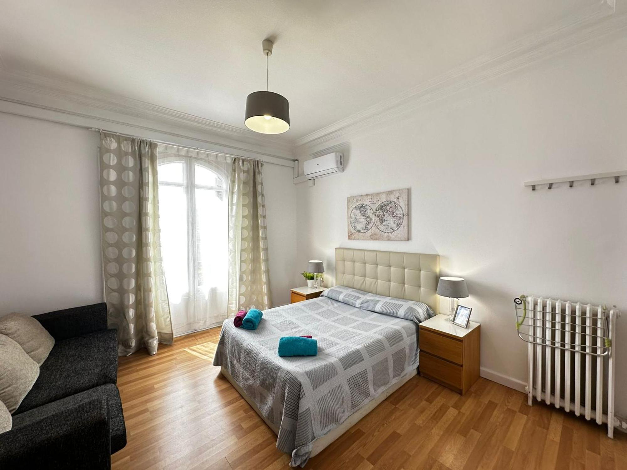 Rooms Tetu Барселона Экстерьер фото