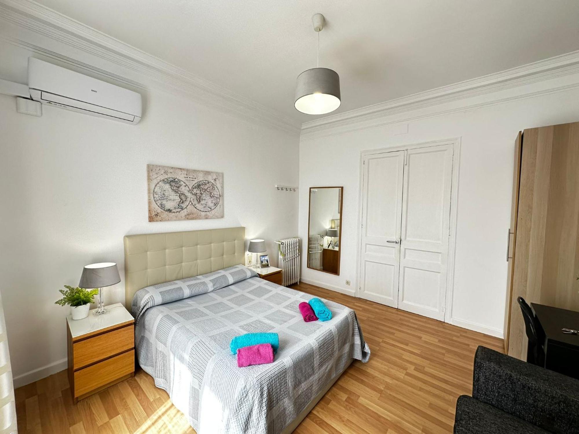 Rooms Tetu Барселона Экстерьер фото