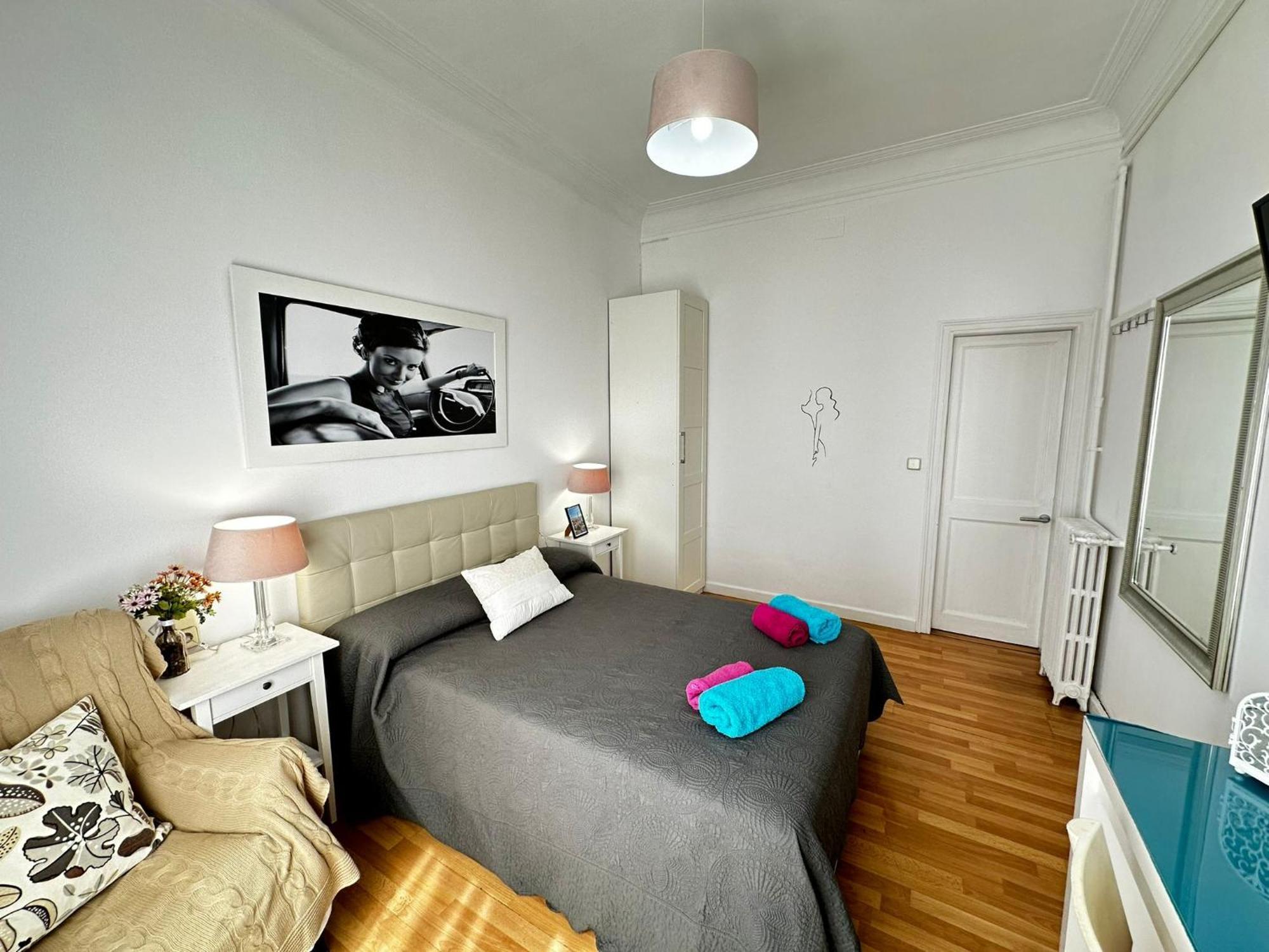 Rooms Tetu Барселона Экстерьер фото