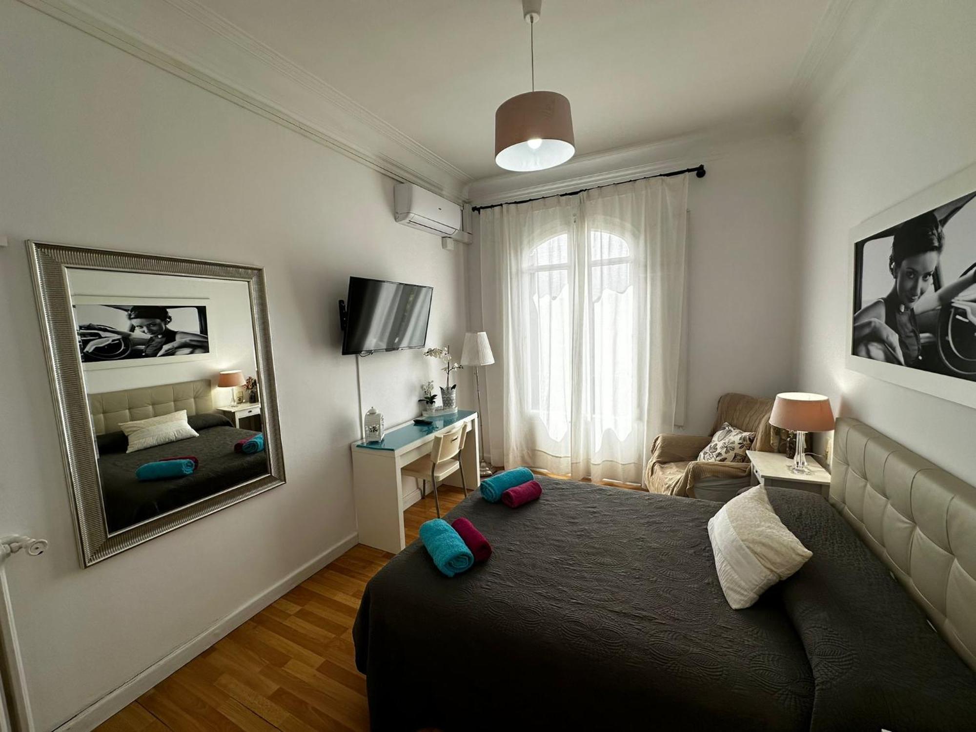 Rooms Tetu Барселона Экстерьер фото